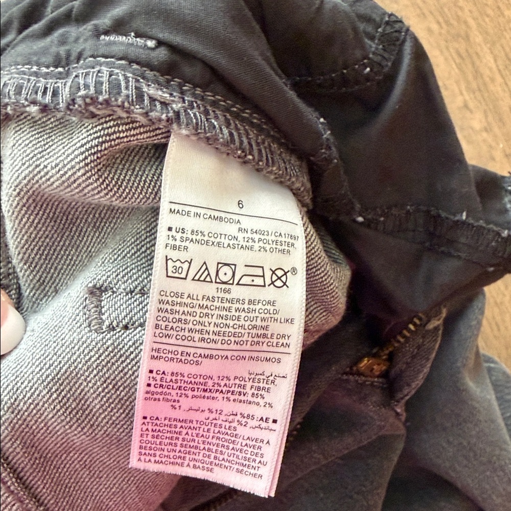 Old Navy Gray Boyfriend Jeans - Picture 6 of 6